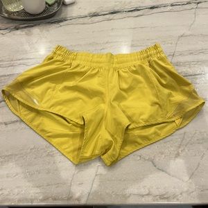 yellow lululemon hotty hot low-rise lined short 2.5” size 8